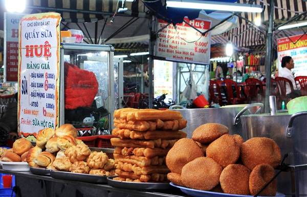 Cháo nóng hổi thơm ngon giữa đêm lạnh Đà Lạt