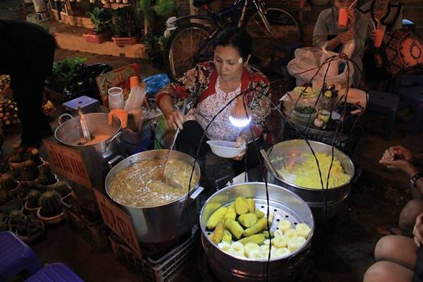 Súp cua sền sệt thơm lừng tại chợ đêm Đà Lạt