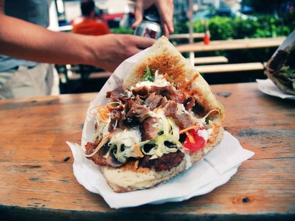 Doner kebab - món ăn Đức đường phố