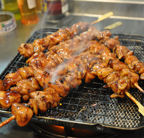 Yakitori - món nướng nổi tiếng của Nhật Bản với thịt gà xiên que