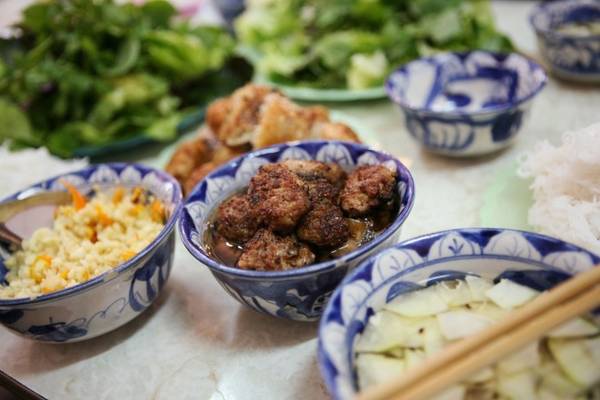 Bún chả - món ăn Việt Nam đặc sản Hà Nội nướng than hoa