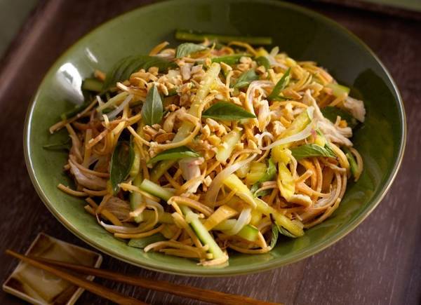 Nộm hoa chuối - món ăn Việt Nam chua cay hấp dẫn