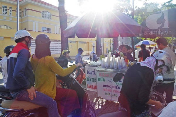 Quán ăn bình dân Sài Gòn - Dừa tắc Pasteur
