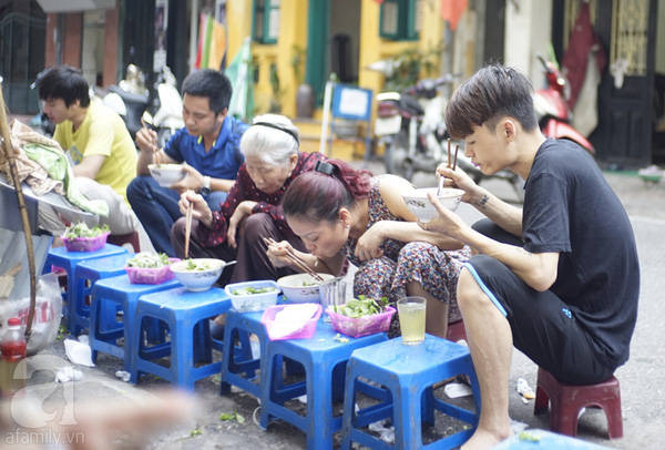 Bún riêu bún ốc Hà Nội tại ngõ Hồng Phúc