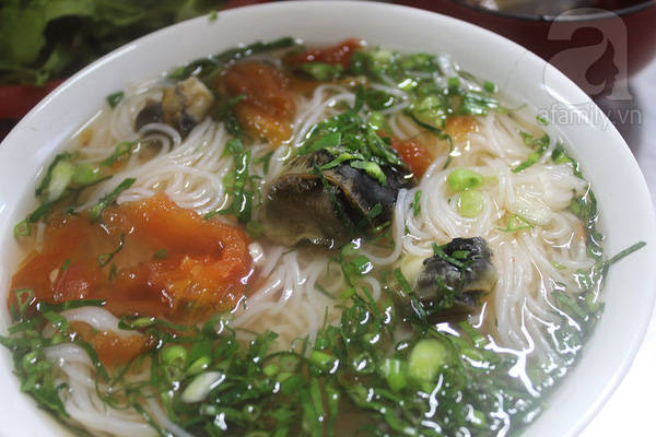 Ốc giòn sạch trong bún ốc Hà Nội