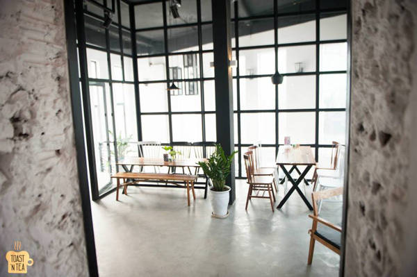Thiết kế đen trắng hiện đại tại Toast'n Tea