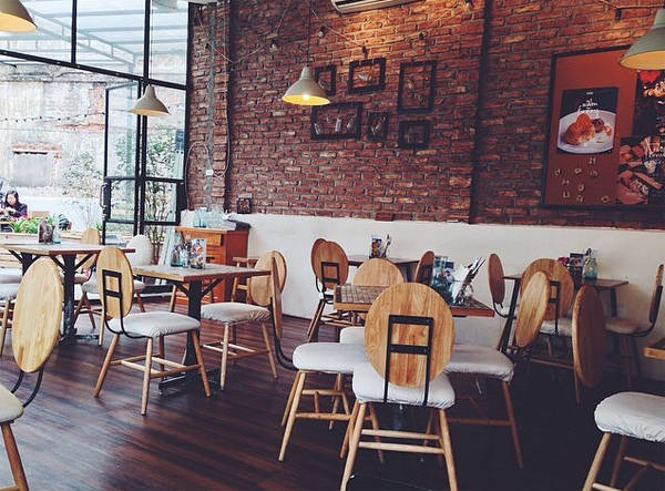 Thiết kế cửa sổ đón nắng tại The KAfe