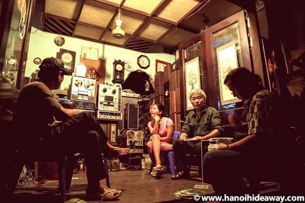 Cà phê Nhạc Xưa - Góc hoài niệm bên Hồ Tây