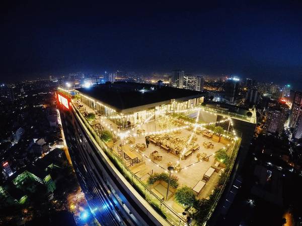 Không gian quán cà phê view cao Trill Rooftop Cafe
