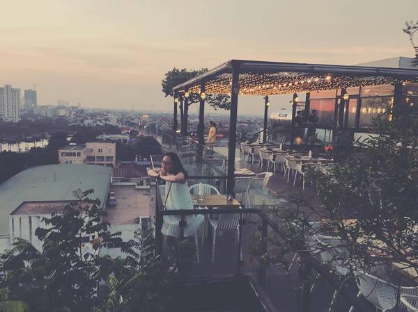 Quán cà phê view cao 6 Degrees Cafe ngắm Hồ Tây