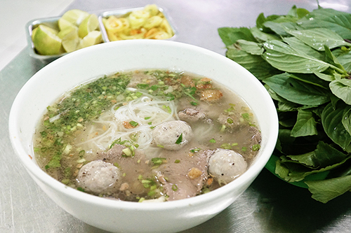 Hủ tiếu bò viên quận 1 Sài Gòn
