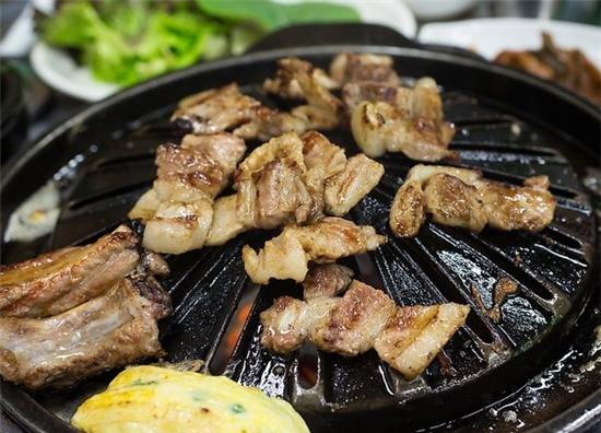 Buam Galbi tiệm thịt nướng Seoul sườn lợn