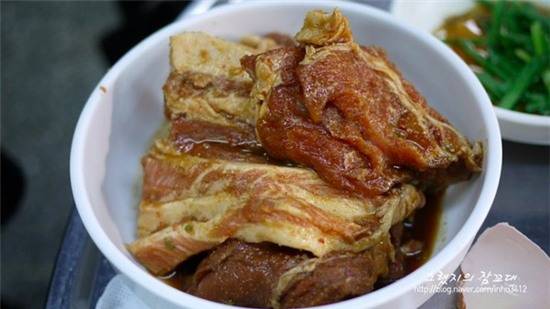 Món sườn lợn galbi tại tiệm thịt nướng Seoul Buam