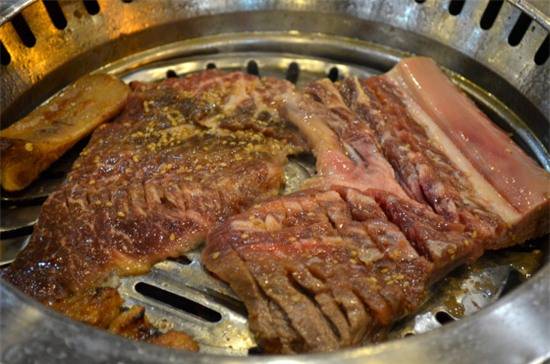 Món galbi tại tiệm thịt nướng Seoul Mapo Sutbul