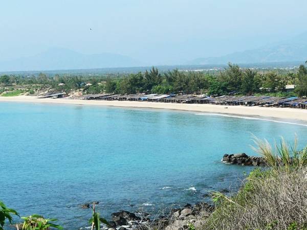Tắm biển bãi Dài hoang sơ là trải nghiệm du lịch Nha Trang tuyệt vời