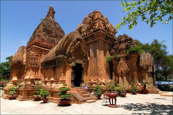 Thăm Tháp Bà Ponagar - công trình kiến trúc Chăm cổ kính tại Nha Trang