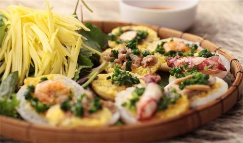 Bánh căn - món ngon đường phố không thể bỏ lỡ khi du lịch Nha Trang