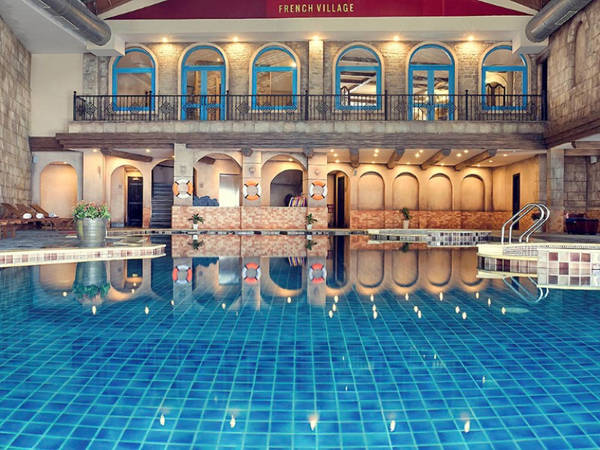 Hồ bơi gác mái tại khách sạn Mercure Bà Nà Hills
