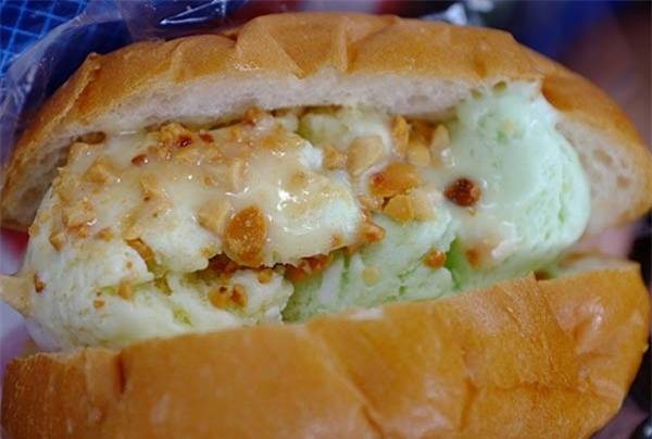 Bánh mì kem tan chảy chỉ 10000 đồng Sài Gòn