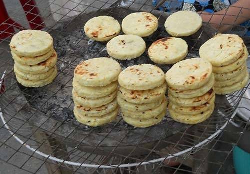 Bánh khoai mì nướng cốt dừa chỉ 10000 đồng Sài Gòn