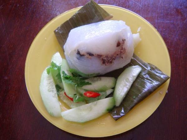 Bánh giò nhân thịt chỉ 10000 đồng ở Hà Nội