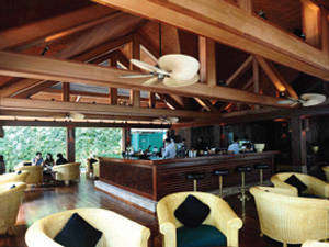 Thưởng thức cocktail hảo hạng tại quán bar Việt Nam Bamboo Bar