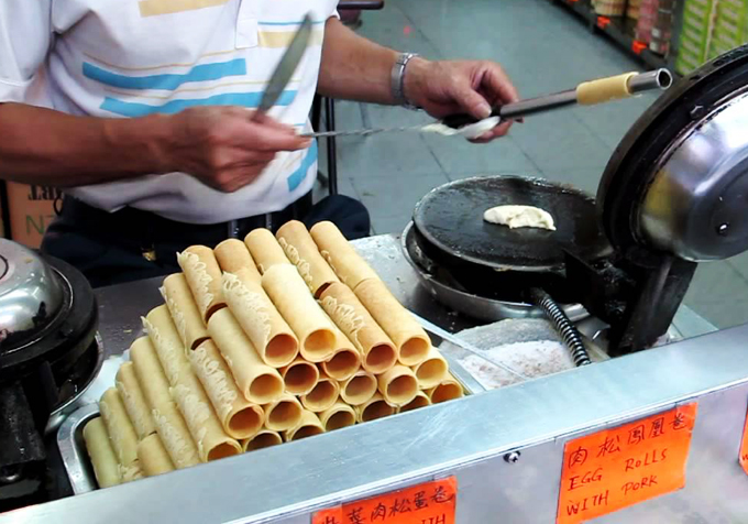 Bánh trứng cuộn đặc sản Macau
