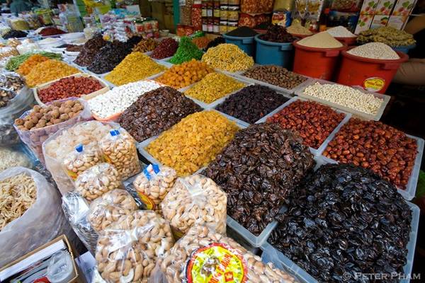 Chợ Bình Tây (quận 5): Còn được gọi là chợ Lớn Mới được xây dựng trên diện tích hơn 17.000 m2 theo kiến trúc cổ Á Đông, hiện chợ có trên 2.300 quầy sạp kinh doanh với hơn 30 nhóm ngành hàng. Ảnh: Peter Pham.