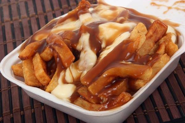 Poutine Canada món ăn đường phố