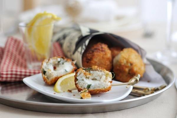 Cơm viên chiên Arancini Ý món ăn đường phố