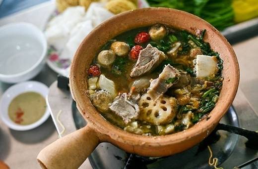 Lẩu dê Trương Định - món ngon quận 3 với nước lẩu béo bùi