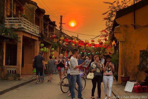Đi bộ lang thang dọc các con phố Hội An