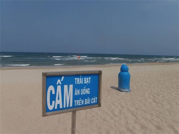 Bãi biển Đà Nẵng sạch sẽ