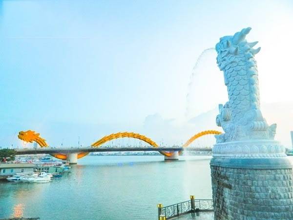 Hình ảnh cá chép hóa rồng tại Đà Nẵng