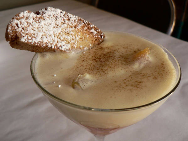 12. Zabaione: Zabaione loại thức uống có dạng nước hơi sền sệt, rất hay được dùng trong các dịp lễ của người Ý, làm từ lòng đỏ trứng gà, đường và rượu ngọt.