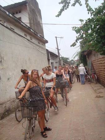 Món gà mía đặc sản trong chuyến đạp xe đi làng cổ Đường Lâm