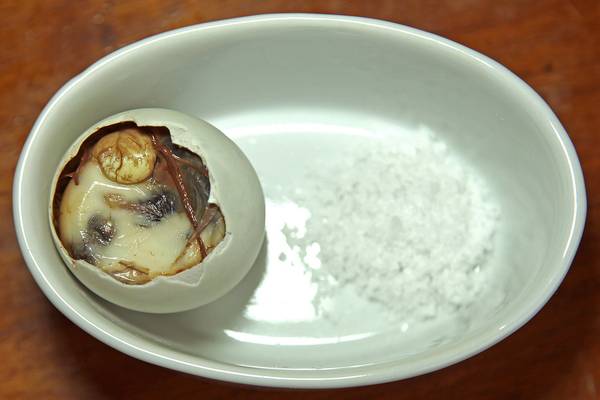 Balut món ngon đường phố Philippines nổi tiếng
