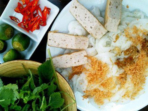 17-banhcuon Bánh cuốn Thanh Vân ở Hàng Gà, Gia An ở Thái Phiên