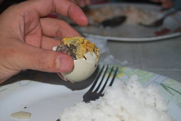 Trứng vịt lộn - đặc sản địa phương Philippines