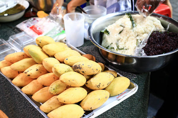 Món ăn đường phố Bangkok - Xôi xoài Món ăn đường phố Bangkok - Xôi xoài