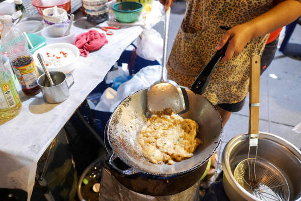 Món ăn đường phố Bangkok - Trứng chiên kiểu Thái Món ăn đường phố Bangkok - Trứng chiên kiểu Thái