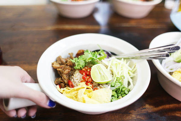 Món ăn đường phố Bangkok - Cơm chiên Thái Món ăn đường phố Bangkok - Cơm chiên Thái