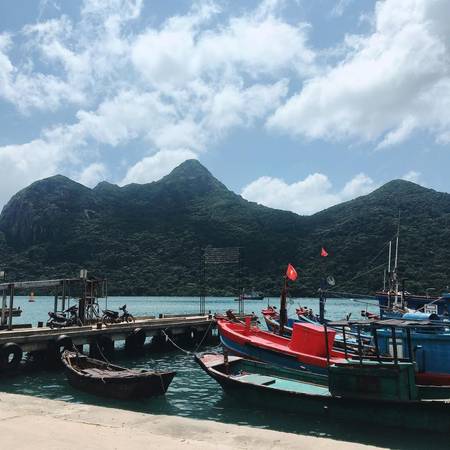 Một làng chài nhỏ trên đảo khi du lịch Côn Đảo