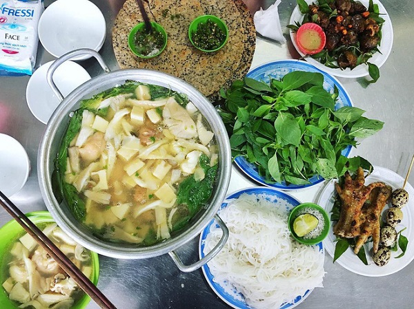 Không gian quán lẩu gà lá é Đà Lạt tại Tao Ngộ