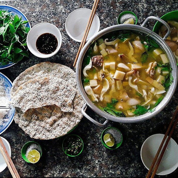 Thưởng thức lẩu gà lá é Đà Lạt tại Tao Ngộ