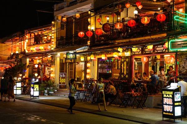 Quán ven đường. Ảnh: Thanh Ngọc.