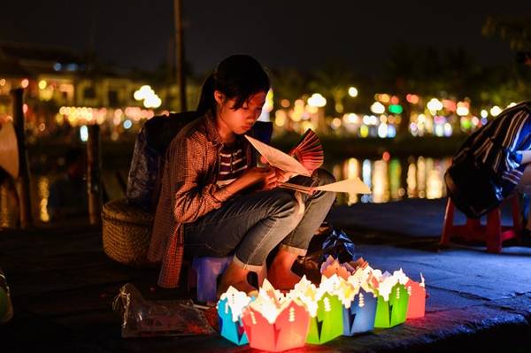 Hoa đăng đêm rằm. Ảnh: Thanh Ngọc.
