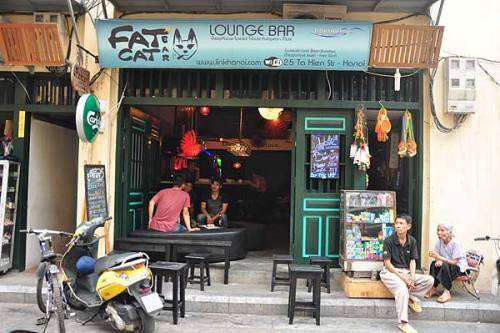 Fat Cat Bar quán bar phố cổ Hà Nội ấm cúng