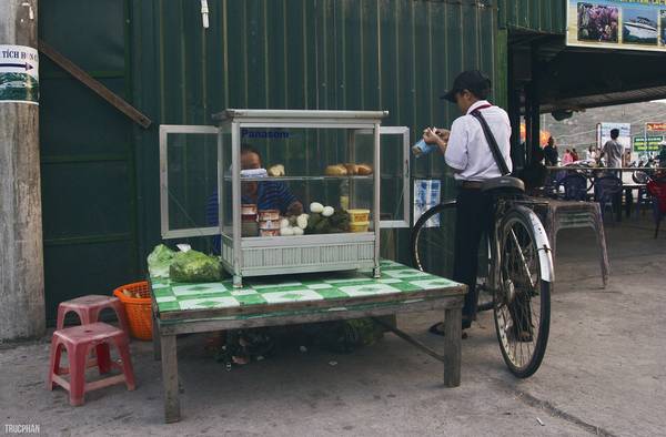 Thưởng thức đặc sản ăn sáng khi du lịch Bình Ba tự túc