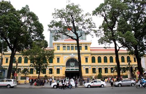 Bưu điện trung tâm TP.HCM nằm cạnh nhà thờ Đức Bà